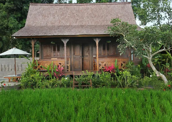 ロッジ Benisari Batik Garden